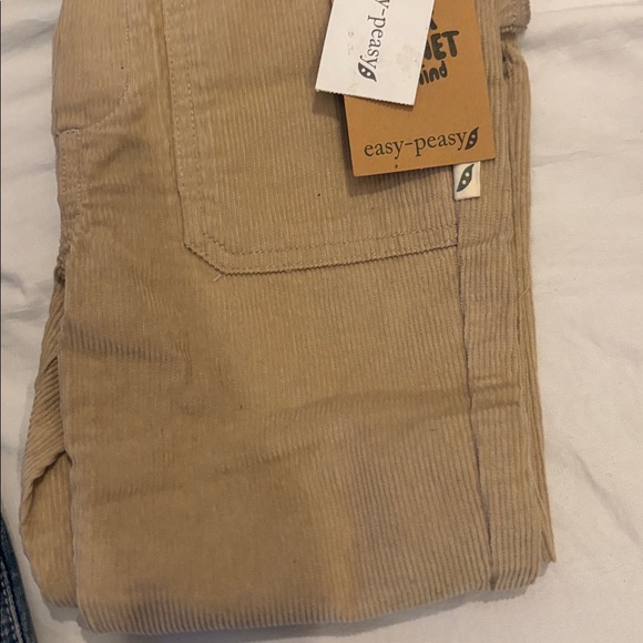 Kids Clothing Bundle with Graphic Tee and Carpenter Jeans - Picture 5 of 10